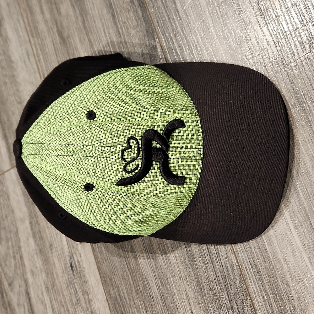 EQUIPMENT APPAREL Get Your Hooey  Doughy Men's sz S-M Flexfit Hat